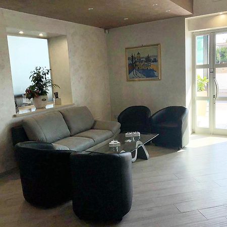 Hotel Il Veliero Торре-Сан-Джованни-Удженто Экстерьер фото