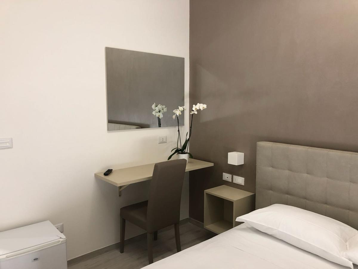Hotel Il Veliero Торре-Сан-Джованни-Удженто Экстерьер фото