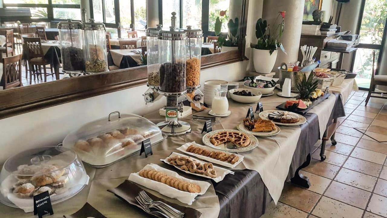 Hotel Il Veliero Торре-Сан-Джованни-Удженто Экстерьер фото